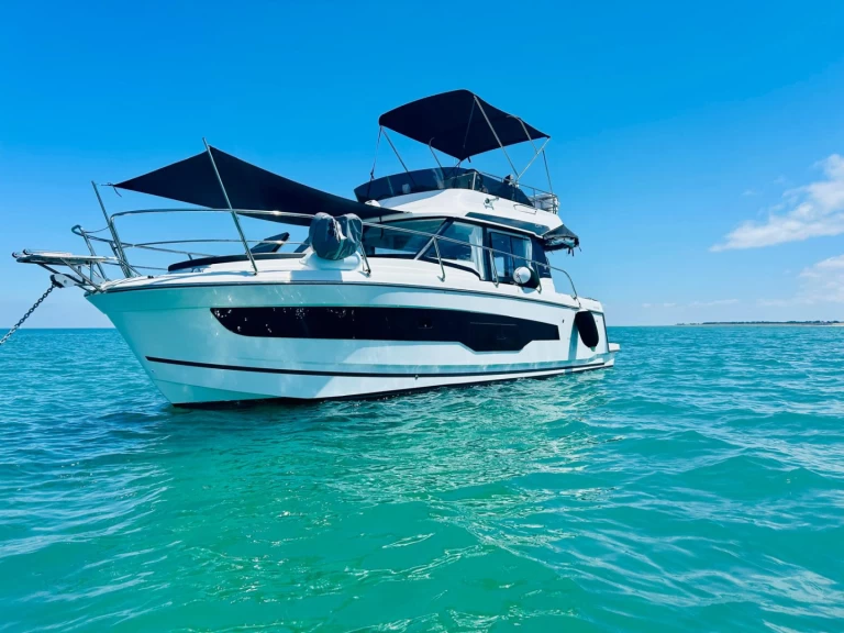 Hyr en Jeanneau Merry Fisher 1095 Fly Talmont-Saint-Hilaire 