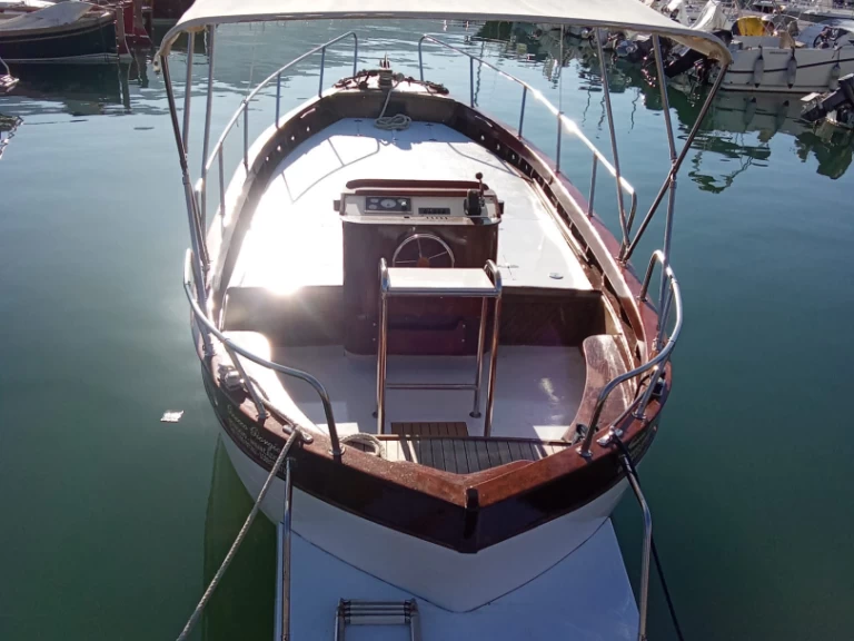 Uthyrning Motorbåt  Marine med en båtlicens 