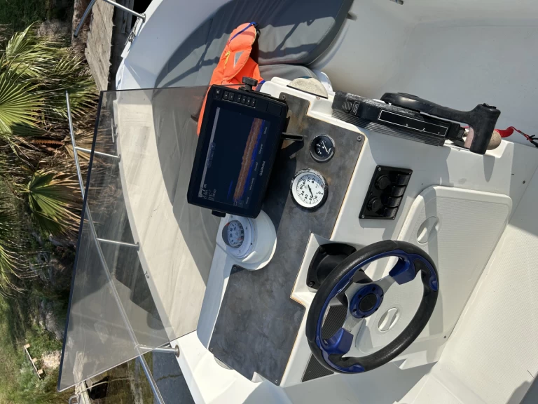 Salpa Salpa Soleil 23 charter bareboat eller skeppad i Sète