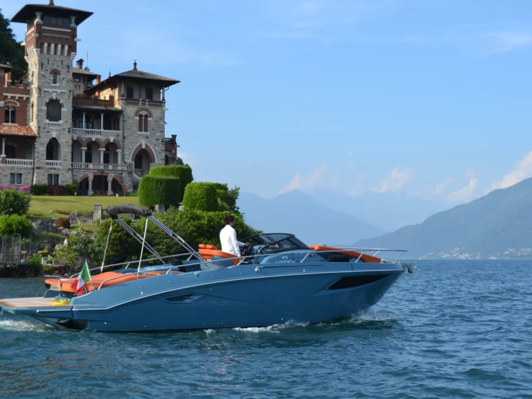 Hyra Motorbåt  med eller utan skeppare Cranchi Menaggio 