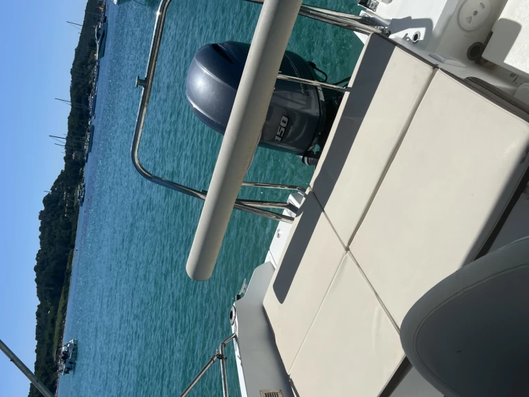 Hyra Motorbåt  med eller utan skeppare Bénéteau Hyeres 