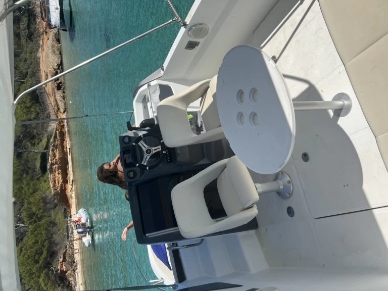 Uthyrning Motorbåt  Bénéteau med en båtlicens 