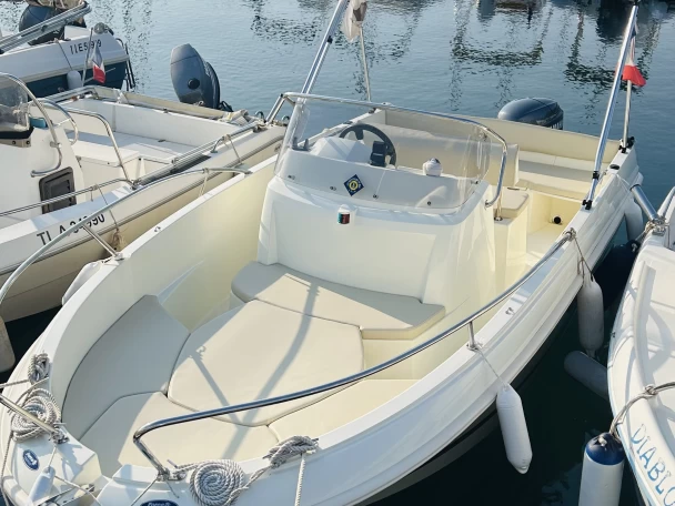 Motorbåt  för uthyrning Saint Raphael till det bästa priset 