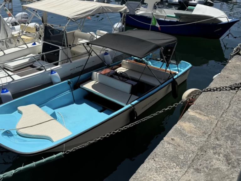 Hyr en Boston Whaler Boston Whaler 17 Aci Trezza 
