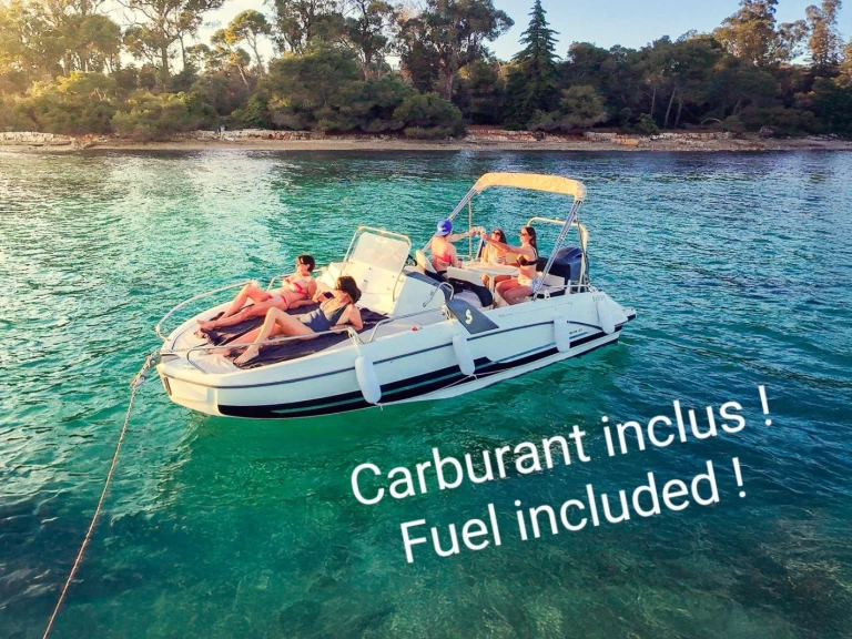 Hyr en Bénéteau Flyer 6.6 SUNdeck Vieux Port de Cannes 