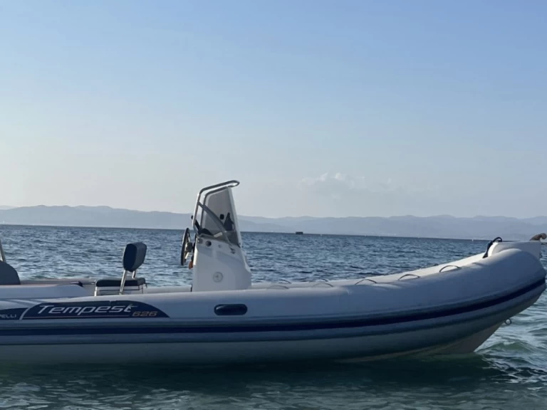 Capelli Tempest 626 Luxe charter bareboat eller skeppad i Hyeres
