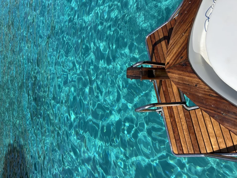 Salpa Vesuvio charter bareboat eller skeppad i Palau