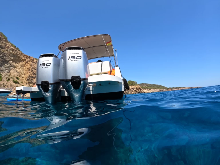 Zephyr Zephyr 800 charter bareboat eller skeppad i Santa Eularia des Riu