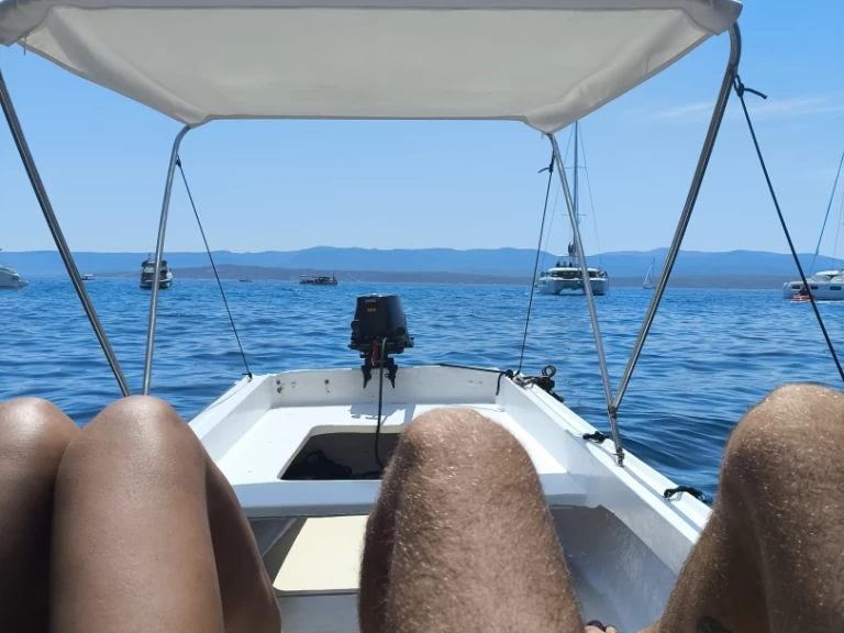 Pasara Pasara charter bareboat eller skeppad i Bol