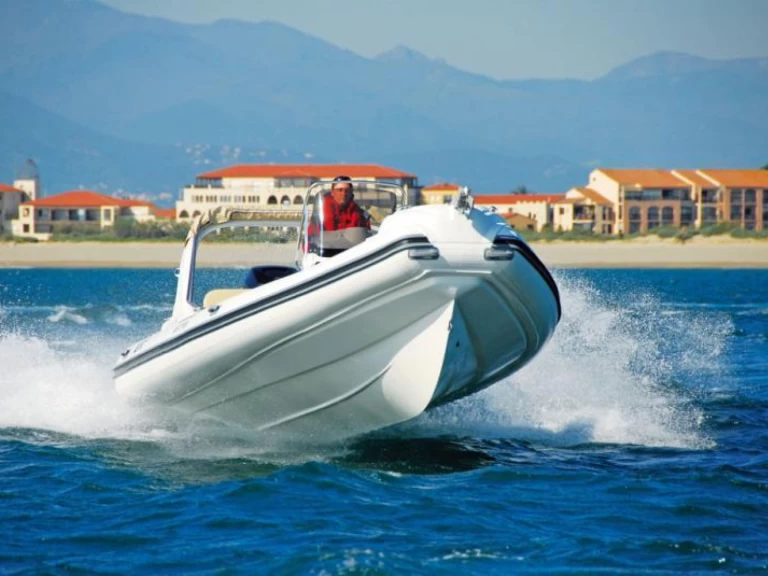 Nuova Jolly Blackfin 25 Elegance charter bareboat eller skeppad i Bol