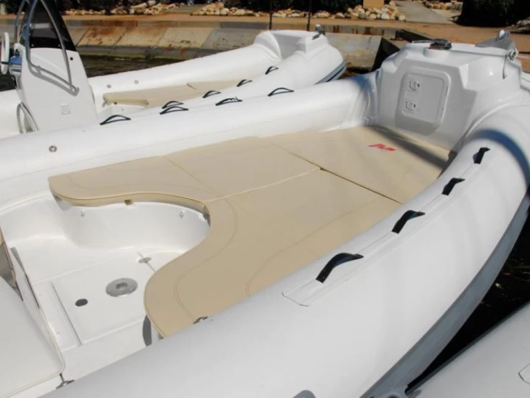 Hyr en Nuova Jolly Blackfin 25 Elegance Bol 