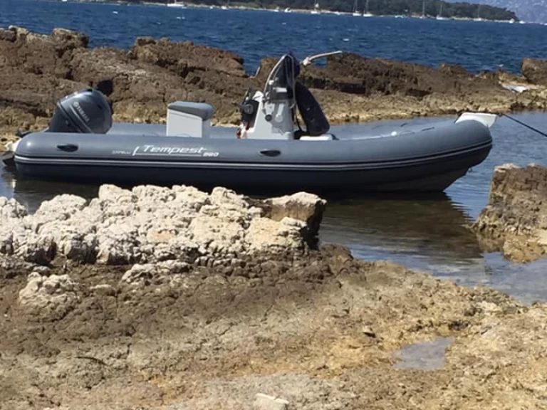 Hyr en Capelli Tempest 560 Easy Cannes 