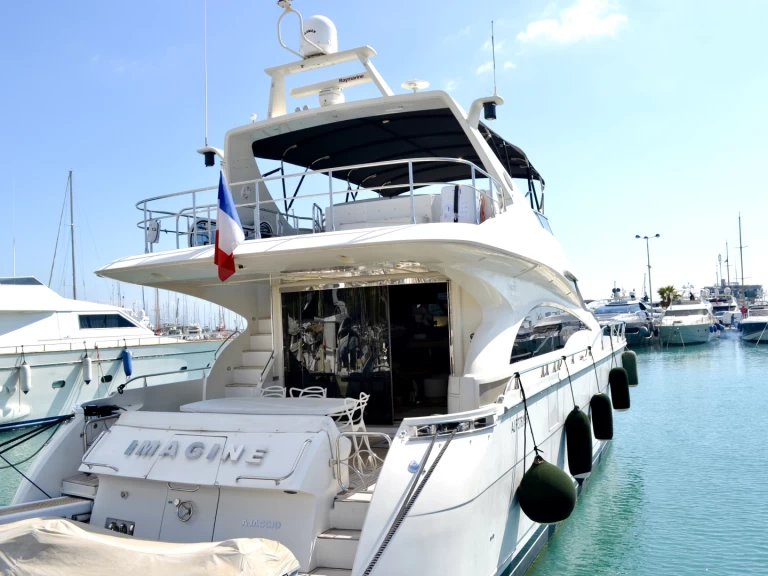 Hyra Lyx yacht med eller utan skeppare Marquis Antibes 