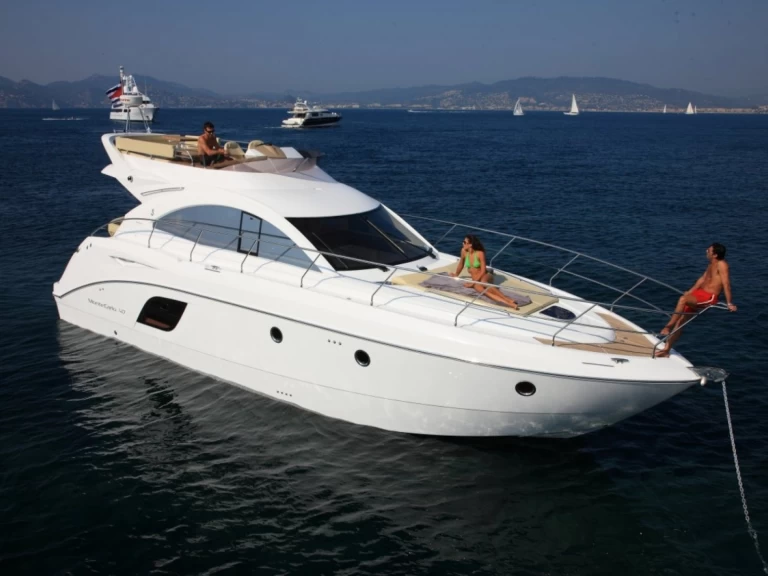 Bénéteau Monte Carlo 47 Fly charter bareboat eller skeppad i Antibes