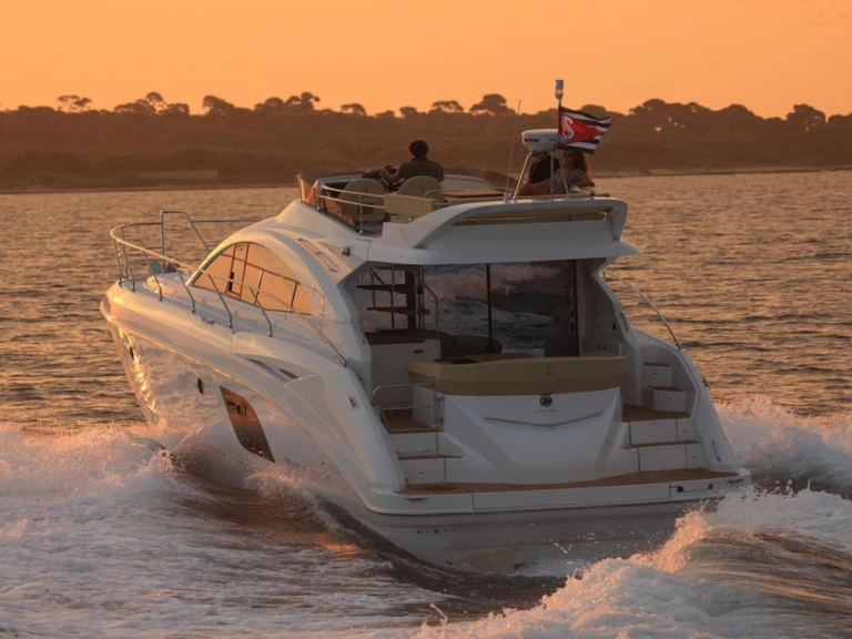 Yacht charter Antibes billig Monte Carlo 47 Fly