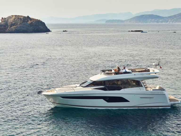 Jeanneau Prestige 520 Fly charter bareboat eller skeppad i Antibes
