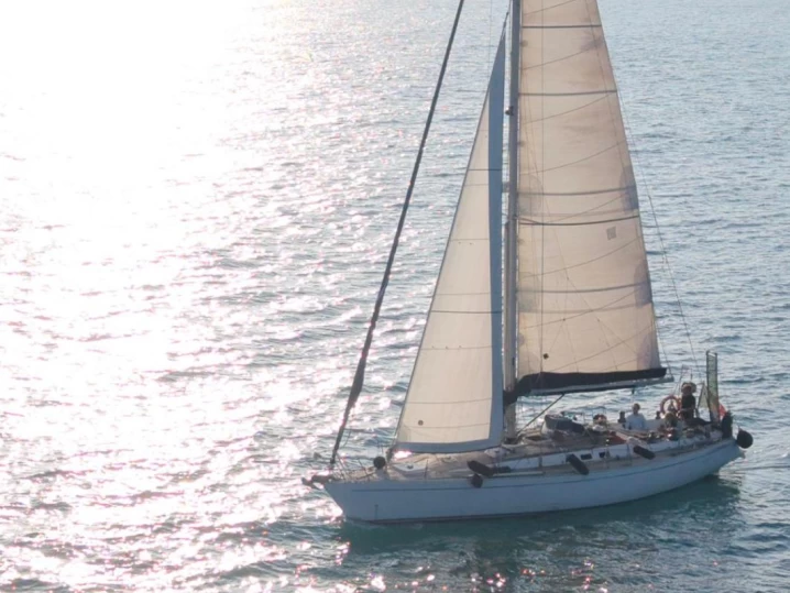 Yacht charter La Spezia billig CANADOS 44