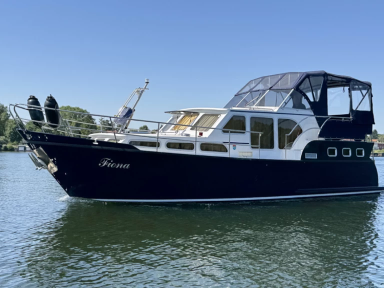 Uthyrning Kanalbåt FB-Yachtcharter med en båtlicens 