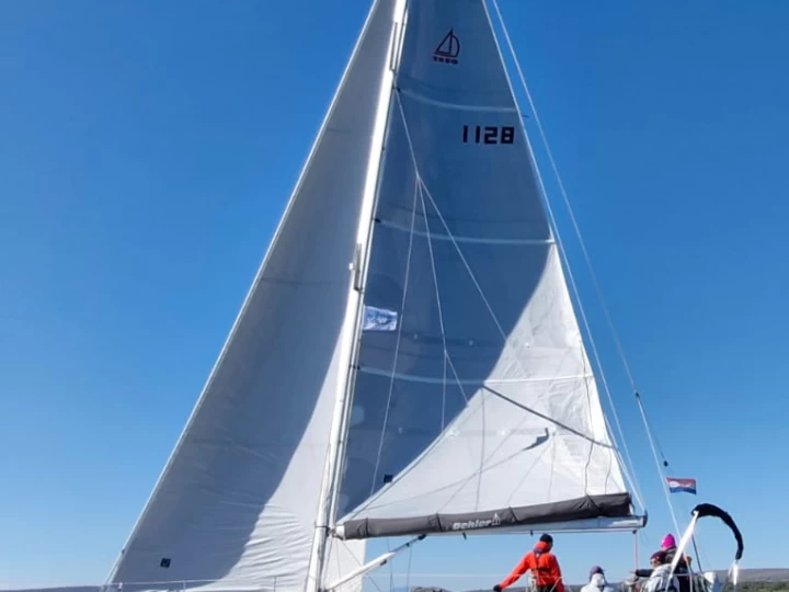 Uthyrning Segelbåt  Dehler med en båtlicens 
