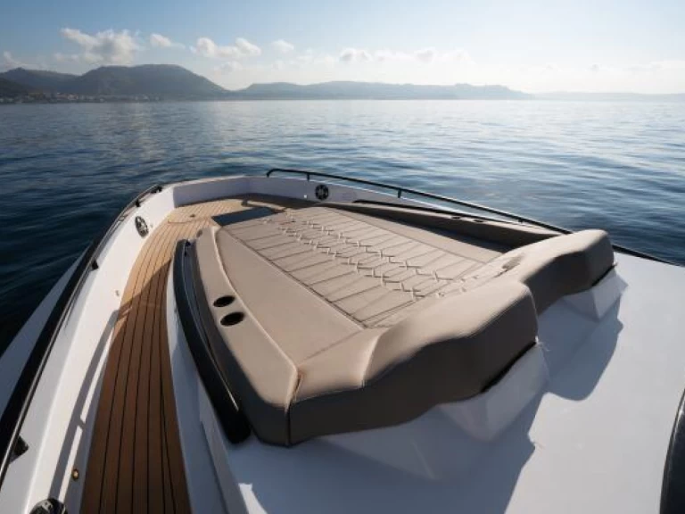 Hyra Motorbåt  med eller utan skeppare Salpa Porto Badino 