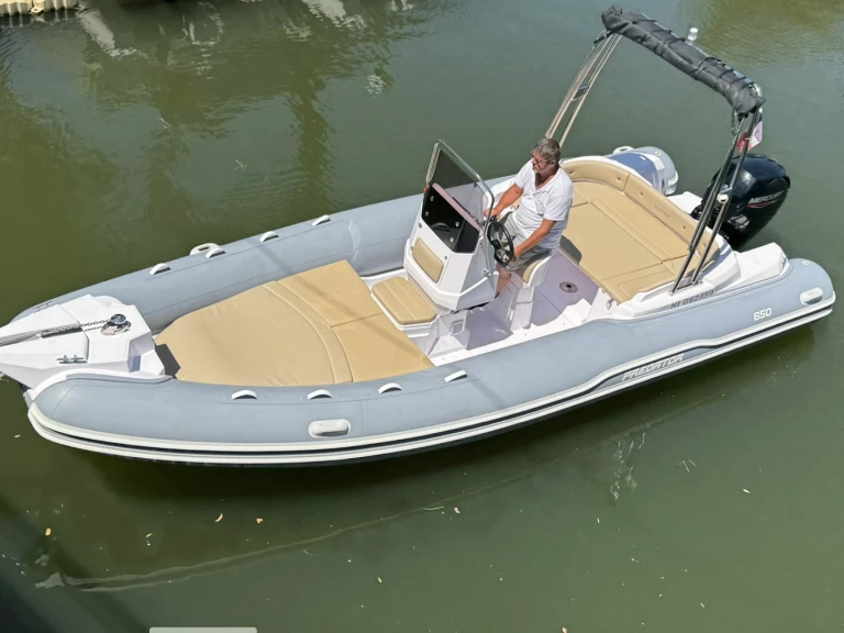 Uthyrning RIB Predator med en båtlicens 