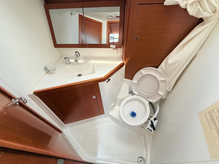 Yacht charter Sukošan billig Oceanis 45
