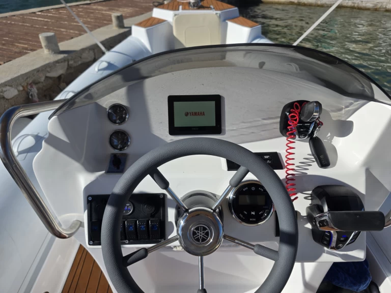 Uthyrning RIB SeaScent med en båtlicens 