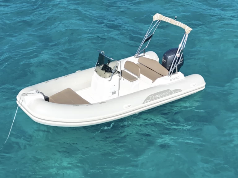 Capelli Tempest 570 Luxe charter bareboat eller skeppad i Port Saint Florent