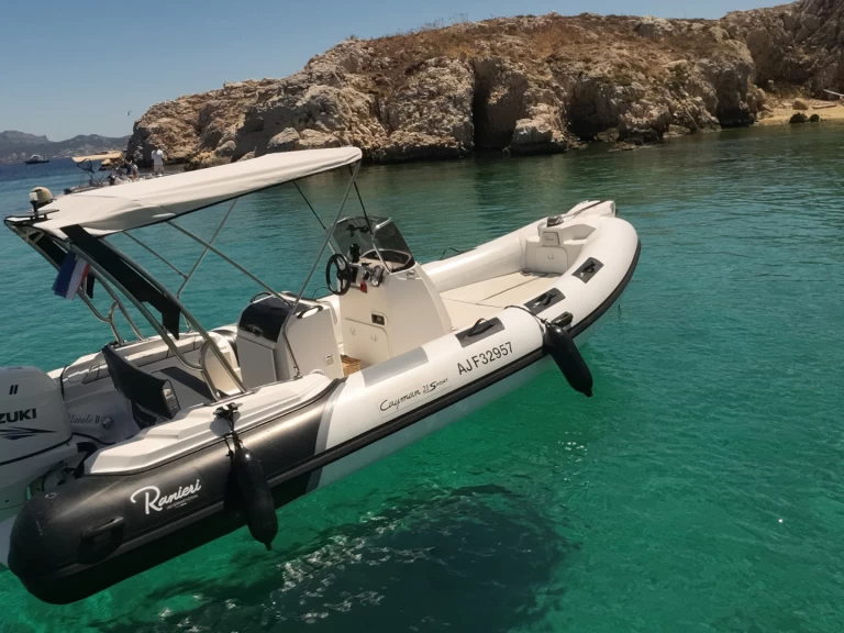 Uthyrning RIB Ranieri med en båtlicens 