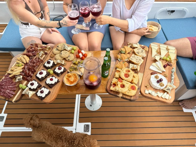 Fibresport 980 charter bareboat eller skeppad i Badalona