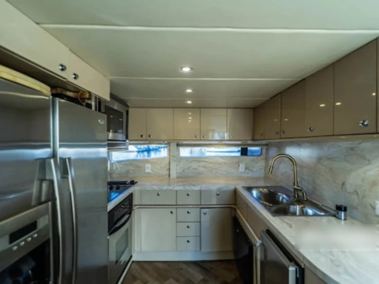 Custom Motor Yacht charter bareboat eller skeppad i Newport Beach