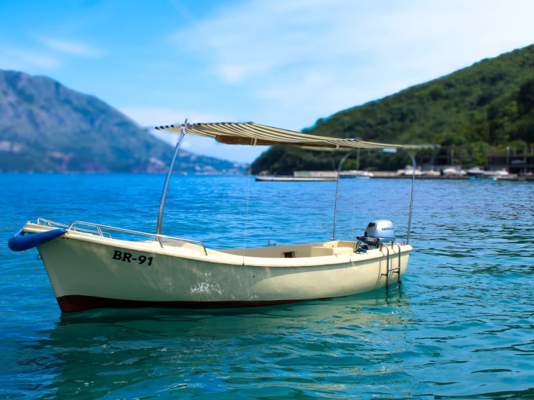 Hyr en Elan Elan 500 Budva 