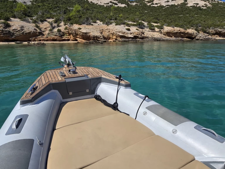 Uthyrning RIB Grginić med en båtlicens 