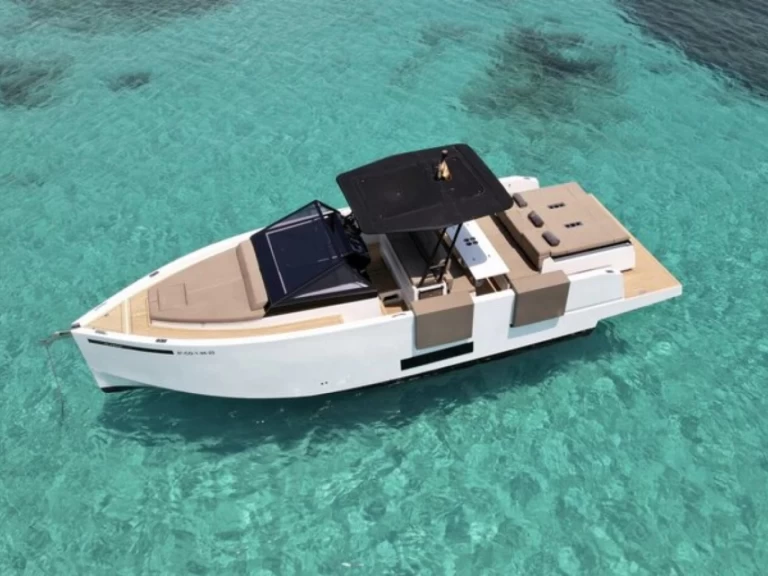 De Antonio D34 charter bareboat eller skeppad i Cannes