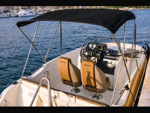 Quicksilver Activ 555 Open charter bareboat eller skeppad i Marseille