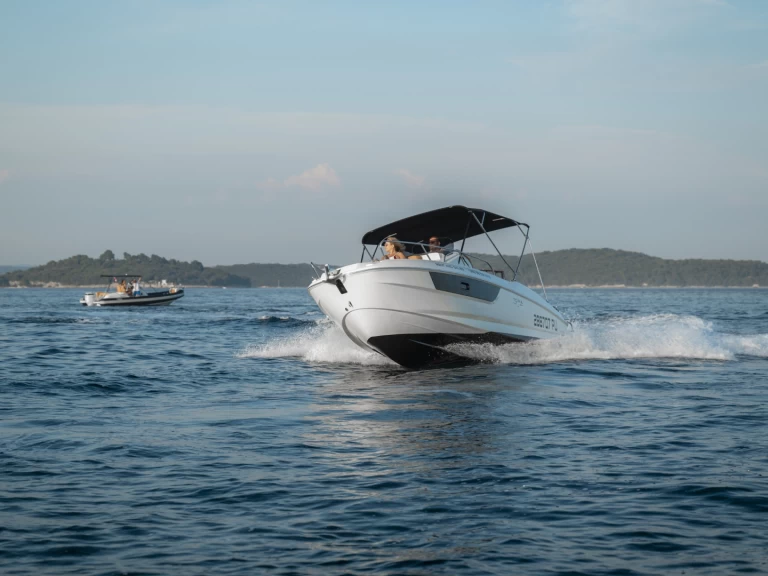 Prua al vento 7.0WA charter bareboat eller skeppad i Marina Polesana