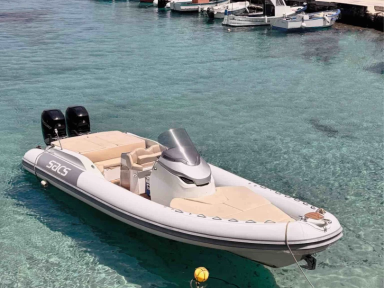 Sacs Strider 9 charter bareboat eller skeppad i Marsala