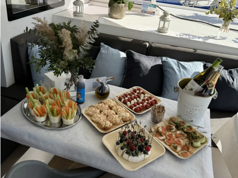 Hyra Katamaran  med eller utan skeppare Bavaria Denia 