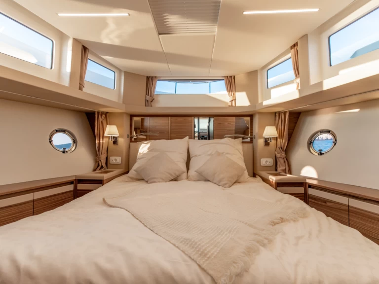 Uthyrning Lyx yacht Greenline med en båtlicens 