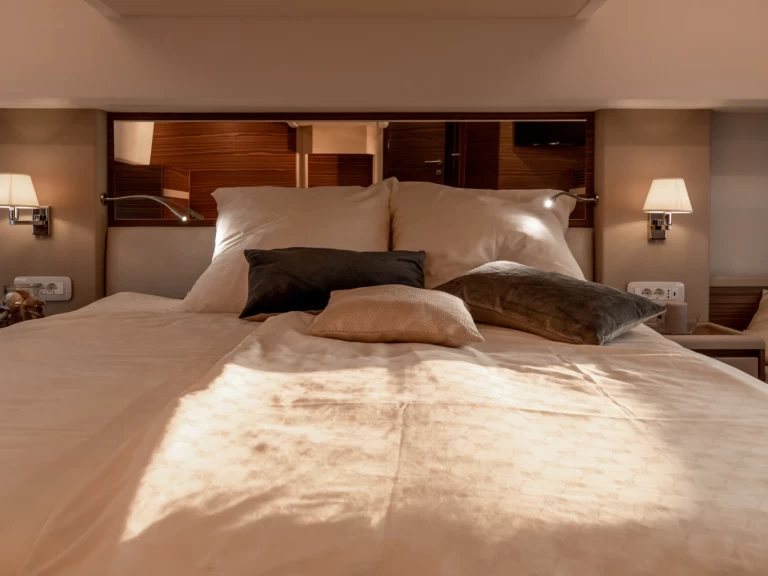 Lyx yacht för uthyrning Setúbal till det bästa priset 