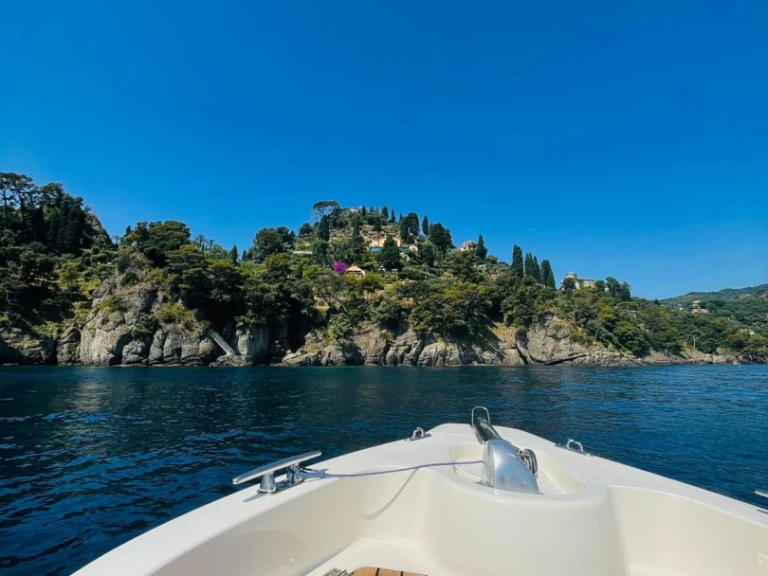 Italiamarine Portofino 28 charter bareboat eller skeppad i Santa Margherita Ligure