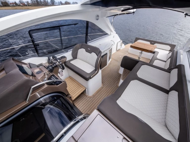 Hyr en Galeon Galeon 405 HTL Antibes 