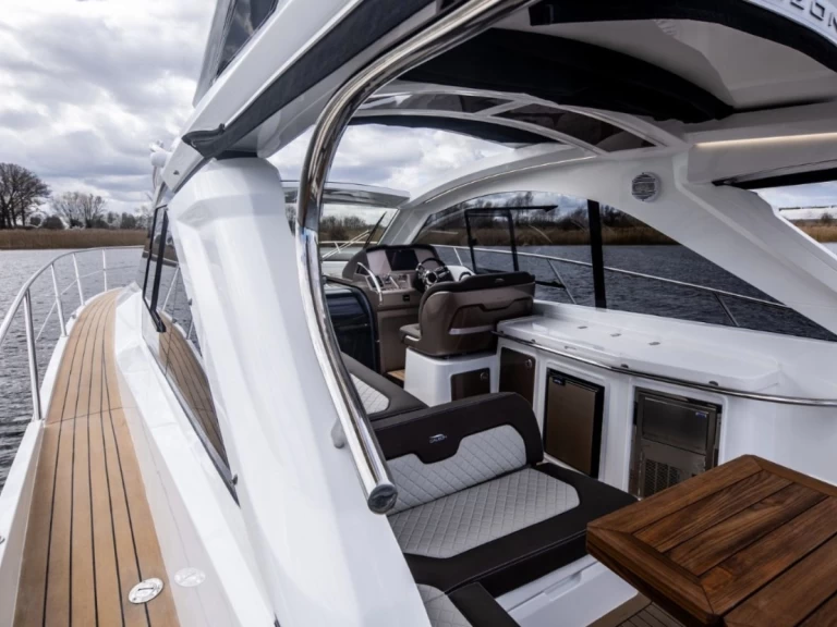 Yacht charter Antibes billig Galeon 405 HTL