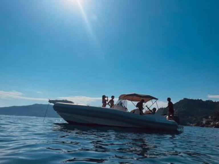 Italiamarine Portofino 28 charter bareboat eller skeppad i Santa Margherita Ligure