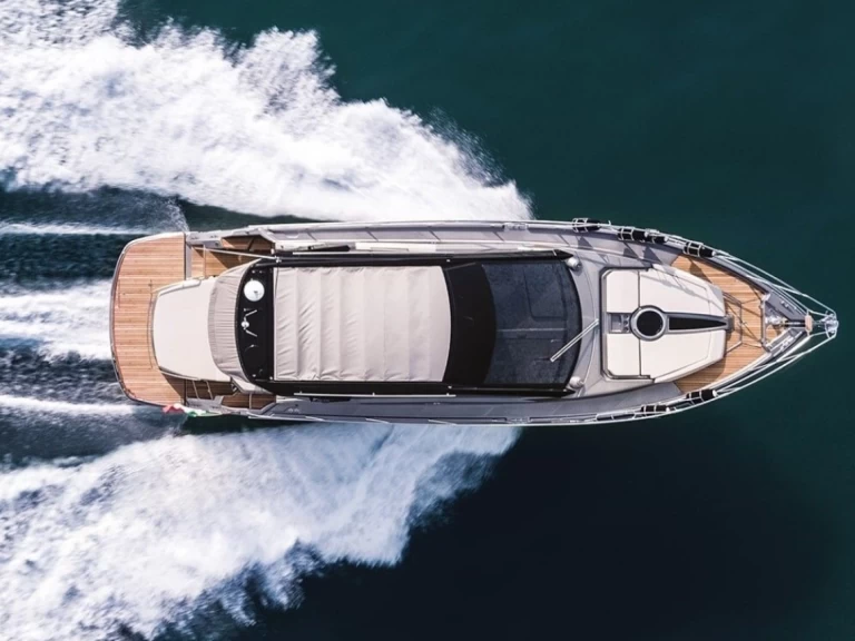 Cranchi Cranchi M44 HT charter bareboat eller skeppad i Beaulieu-sur-Mer