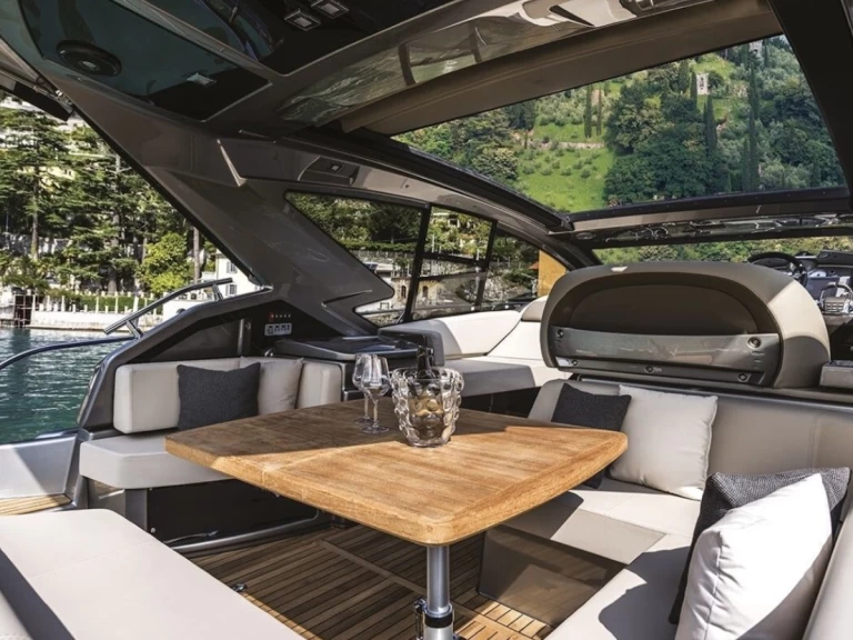 Uthyrning Beaulieu-sur-Mer - Cranchi Cranchi M44 HT av Samboat 