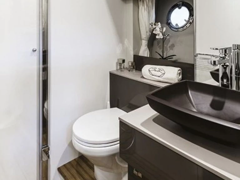 Hyr en Cranchi Cranchi M44 HT Beaulieu-sur-Mer 