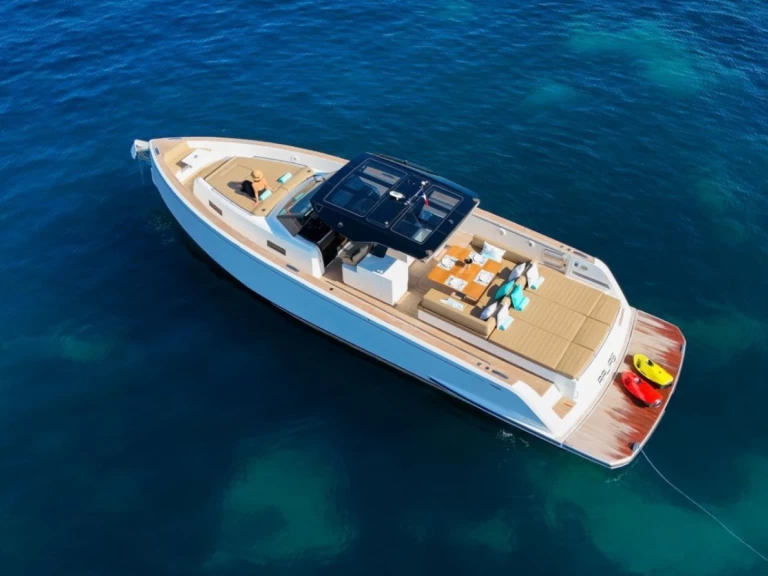 Pardo Yachts Pardo 50 charter bareboat eller skeppad i Cannes