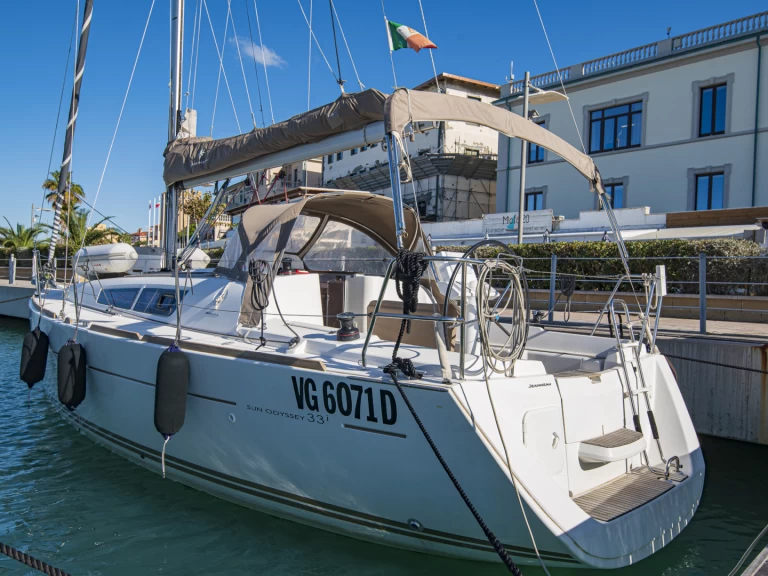 Uthyrning Segelbåt  i San Vincenzo - Jeanneau Sun Odyssey 33i