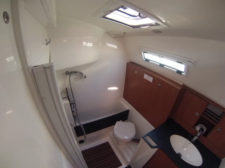 Segelbåt  för uthyrning San Vincenzo till det bästa priset 